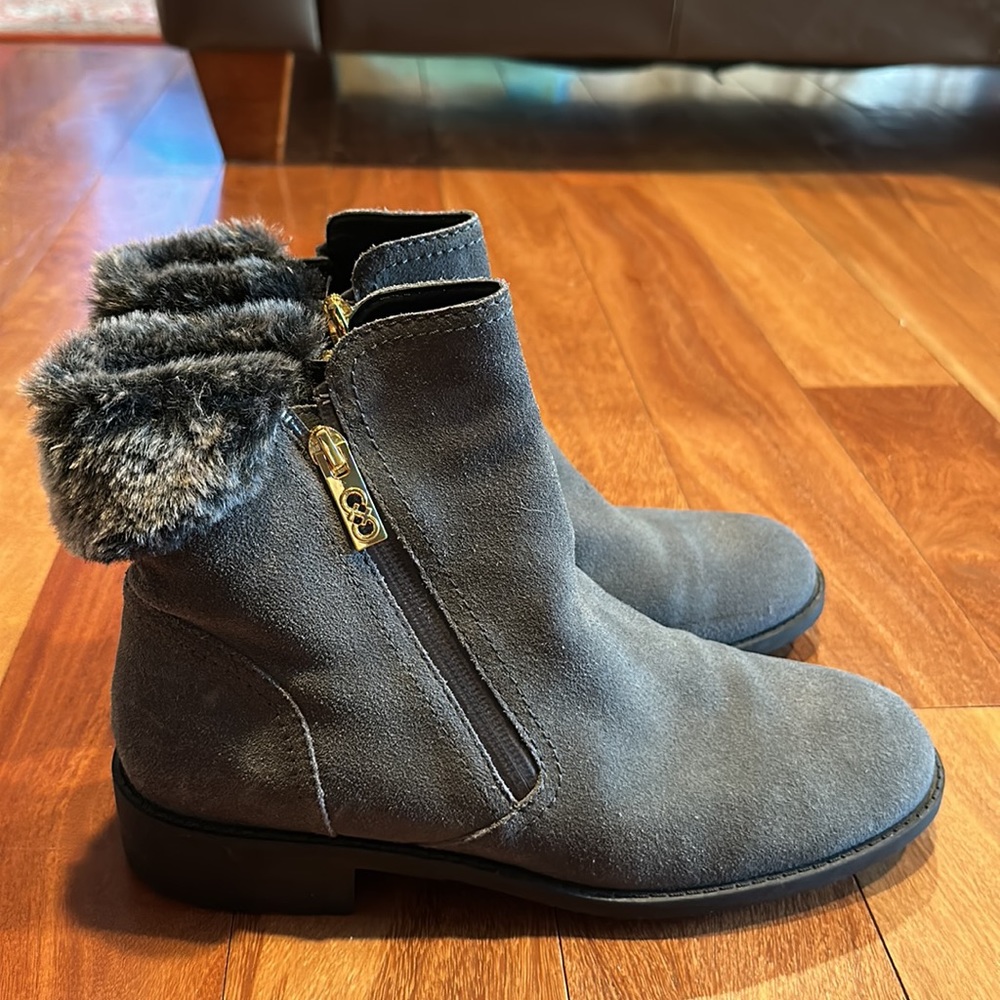 Coke Haan Size 9.5 waterproof Suede boots. Great condition! - Picture 3 of 6